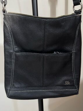 The Sak Lucia Black Pebbled Leather Crossbody Bag Organizer Adjustable Strap Pur
